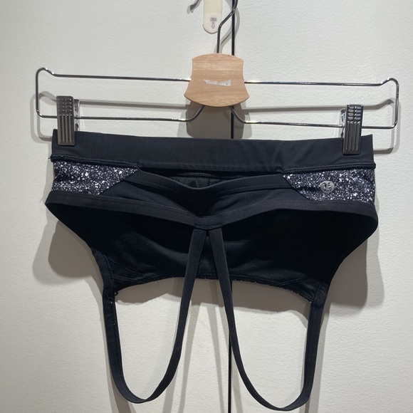 Lululemon Sports Bra - Picture 2 of 5